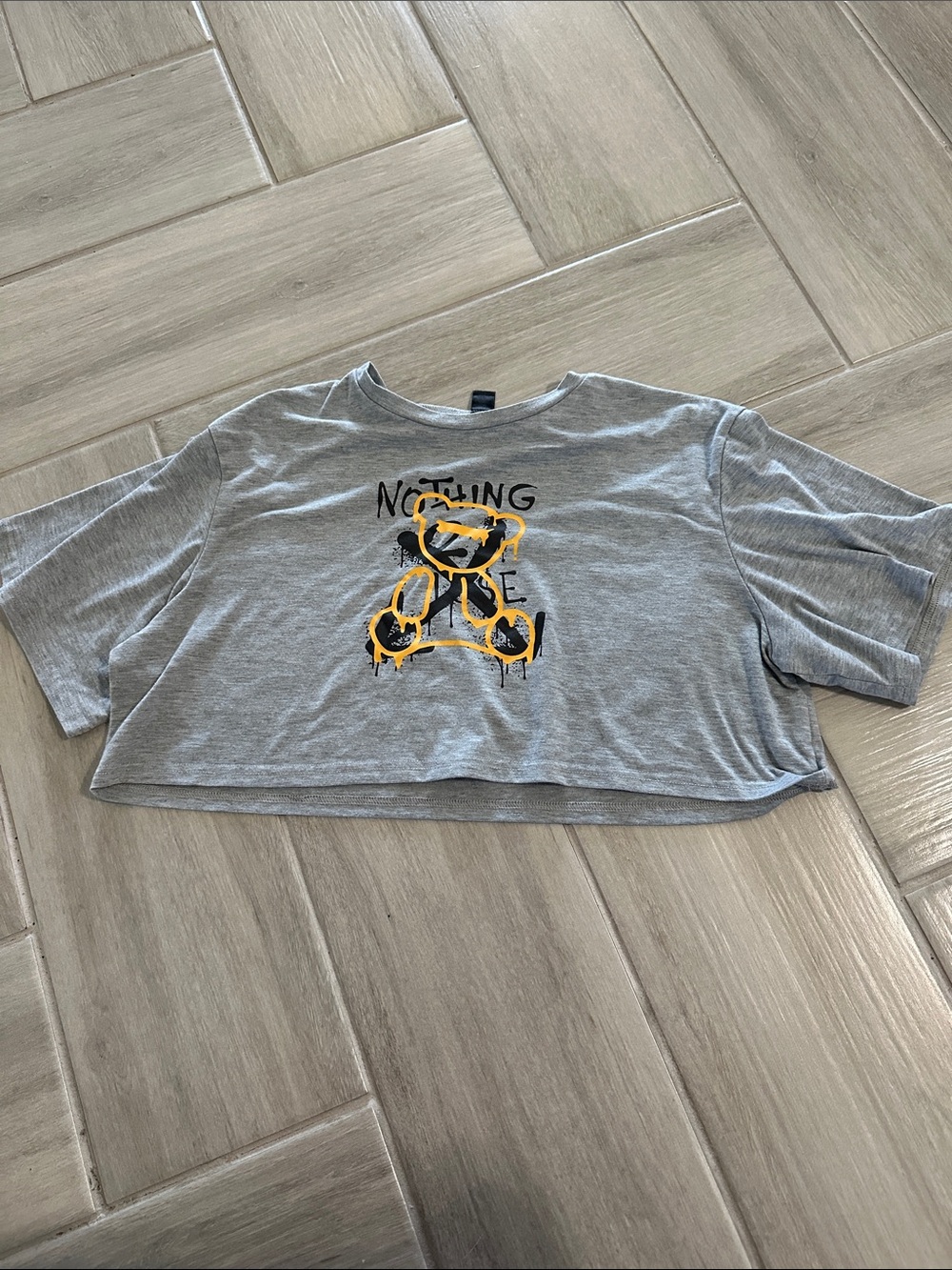 4 for $10SHEIN Grey Cropped Graphic Tee with Yellow Teddy Motif